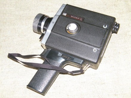 Любительский киносъёмочный аппарат Аврора-215, рассчитанный на 8-мм киноплёнку ф. . фото 3