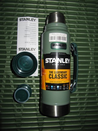 Класичний легендарний термос від Stanley виконаний у зеленому кольорі з покриття. . фото 4