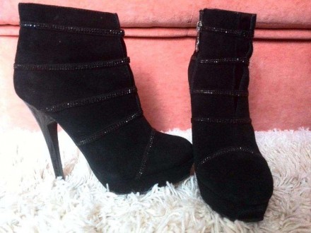 Стильные вечерние ботинки черного цвета на каблуке от бренда M.M.8. Ботинки снар. . фото 5