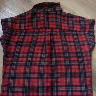 Очень классная рубашка, ткань похожая на шёлк( бирка срезана)
Размер с-м (8-10). . фото 4