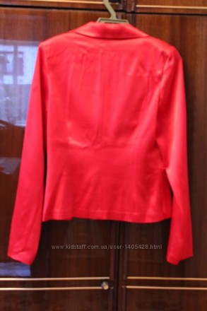 Женский юбочный костюм красного цвета. Бренд Club Donna. Производитель - Турция.. . фото 3