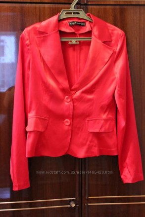 Женский юбочный костюм красного цвета. Бренд Club Donna. Производитель - Турция.. . фото 2