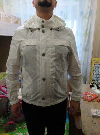 Легкая, непромокаемая, непродуваемая куртка в размере XL. Новая. Цвет белый. Без. . фото 2