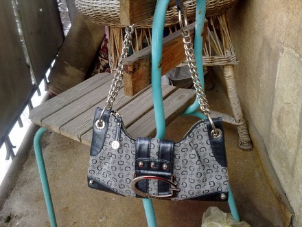 Женская оригинальная сумочка - клатч, бренд GUESS-американская марка одежды и ак. . фото 2