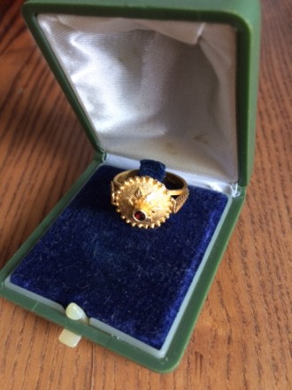 Очень красивое старинное итальянское золотое кольцо с камнем 4,41 грамм. В идеал. . фото 2