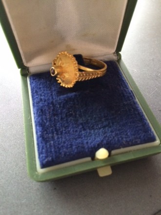 Очень красивое старинное итальянское золотое кольцо с камнем 4,41 грамм. В идеал. . фото 3