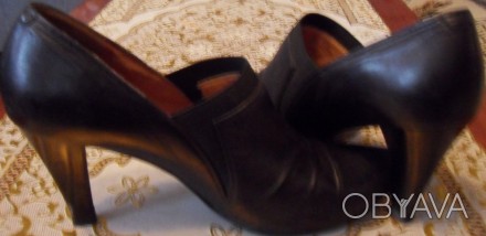 Черные женские ботиночки-туфли, натуральная кожа.
Стелька - 24,5 см.
Высота ка. . фото 1