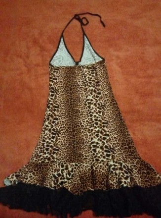Платье с тигром в идеальном состоянии. Юбка снизу рюш. Размер М. . фото 3