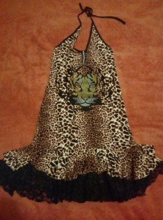 Платье с тигром в идеальном состоянии. Юбка снизу рюш. Размер М. . фото 2