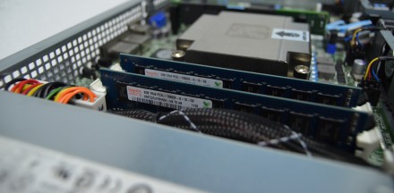 Dell POWEREDGE R210 II Xeon E3-1220
3.1Ghz DDR III 8Gb iDrac Enterprise

Проц. . фото 7