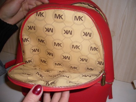 Нові модні рюкзаки Michael Kors:

* Матовий міцний матеріал
* Оригінальна фур. . фото 5