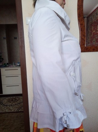 Продам женскую, весенне-осеннею белую курточку ветровку в отличном  состоянии,  . . фото 4