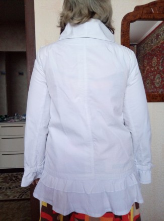 Продам женскую, весенне-осеннею белую курточку ветровку в отличном  состоянии,  . . фото 5