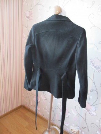 Продам женскую курточку на осень-весну. 
Цвет черный. Хорошее качество пальтово. . фото 4