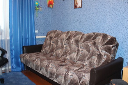 СРОЧНО!!! Продам диван в очень хорошем состоянии. Длина 2.05. спальное место 1.8. . фото 3