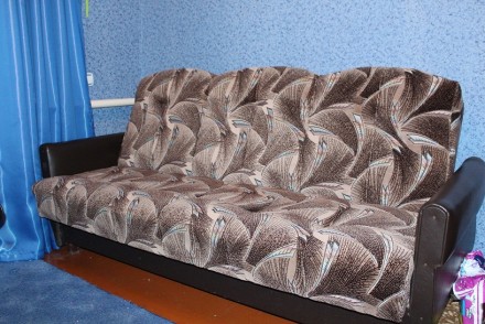 СРОЧНО!!! Продам диван в очень хорошем состоянии. Длина 2.05. спальное место 1.8. . фото 2