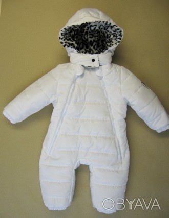 Белоснежный комбинезон с пришивным капюшоном предназначен для прогулок в холодны. . фото 1