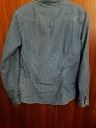 Джинсовая рубашка,размер М.
 в отличном состоянии
На молнии, на рукавах пугови. . фото 3
