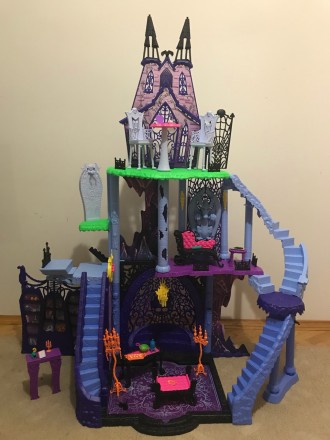 Замок Monster High ( оригінал). . фото 2