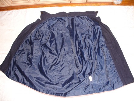 Куртка вітчизняного 52 р. (EU 46), в фіолетових тонах з синім декором коміра та . . фото 4