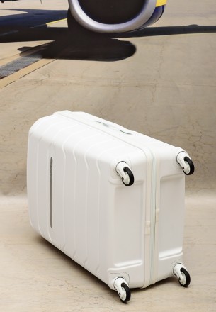 Описание
ударостойких чемоданов ,(оригинал)  из полипропилена на 4-х колесах "B. . фото 10