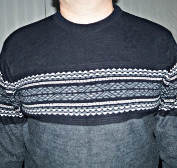 Стильный мужской свитер средней плотности.
Симпатичная расцветка. Крой свободны. . фото 4