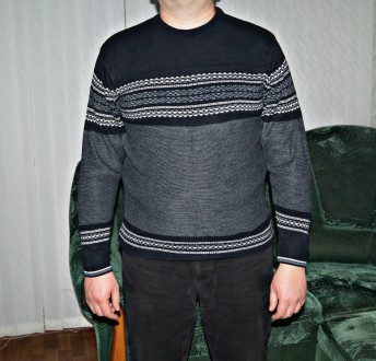 Стильный мужской свитер средней плотности.
Симпатичная расцветка. Крой свободны. . фото 2