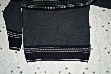 Стильный мужской свитер средней плотности.
Симпатичная расцветка. Крой свободны. . фото 7