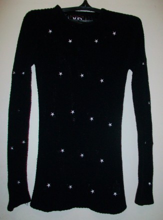 Красивый, практичный свитер с белыми звездочками для девочки в хорошем состоянии. . фото 4