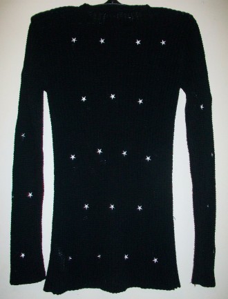 Красивый, практичный свитер с белыми звездочками для девочки в хорошем состоянии. . фото 2