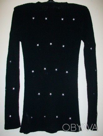 Красивый, практичный свитер с белыми звездочками для девочки в хорошем состоянии. . фото 1
