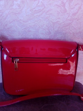 Красивая красная сумочка,Размеры 22-17-7см.Застёжка молния и магнит,внутри имеет. . фото 6