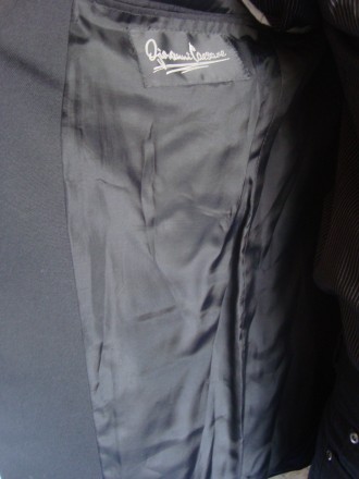 продам новий піджак-блейзер
можна носити як до брюків,  так і до джинсів
колір. . фото 5