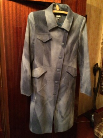 Продается женское демисезонное пальто, серо-голубого цвета. Очень хорошо смотрит. . фото 3