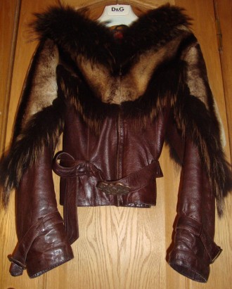 Очень красивая, нарядная и лёгкая куртка из мягкой кожи коричневого цвета с боль. . фото 2