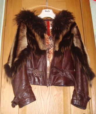 Очень красивая, нарядная и лёгкая куртка из мягкой кожи коричневого цвета с боль. . фото 3