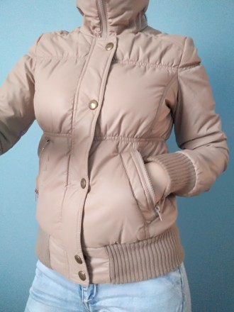 Жіночий куртка пісочного кольору зі шкірозамінника, утеплена, сезон весна-осінь
. . фото 2