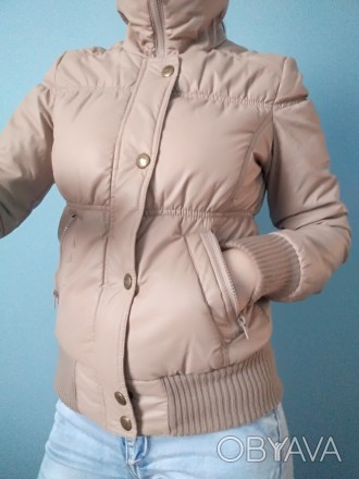 Жіночий куртка пісочного кольору зі шкірозамінника, утеплена, сезон весна-осінь
. . фото 1