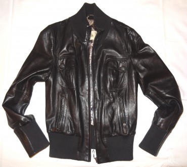 Кожаная куртка в размере S (XS)  качество очень хорошее, на стройную, худенькую . . фото 2