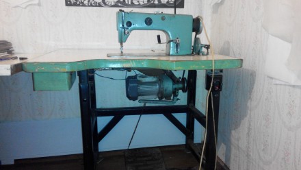 Продам промислову швейну машинку 1022 классу 1980 р.в. зі столом та двигуном під. . фото 2