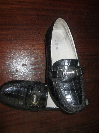 Продам осенние туфельки для девочки.35 размер.Цвет- черный. Длина по стельке- 21. . фото 3