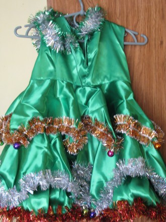 Карнавальный новогодний костюм ёлочки

Платье смотрится шикарно, очень пышное.. . фото 3