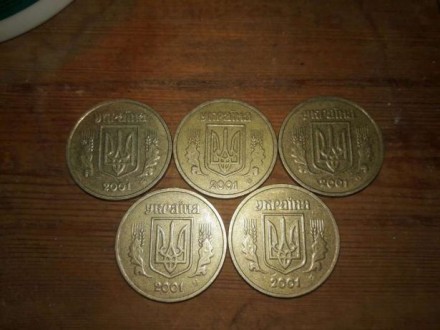 Монеты Украины 1 гривна 2001 года 5 шт
Цена указана за все 5 монет. . фото 3