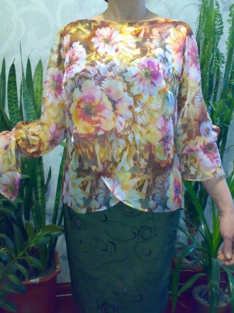 Блуза из шифона на запах в цветочный принт, невесомая, очень приятная к телу. 
. . фото 3