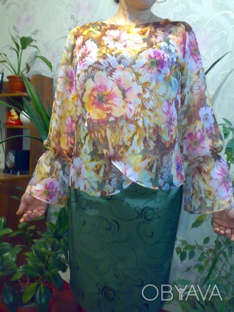Блуза из шифона на запах в цветочный принт, невесомая, очень приятная к телу. 
. . фото 1