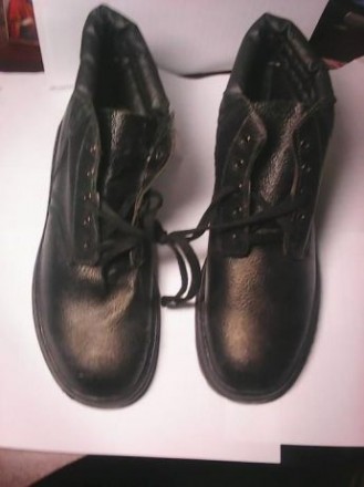 продам ботинки мужские рабочие 44 размера
прошиты, носки мягкие ,без железа, ле. . фото 2