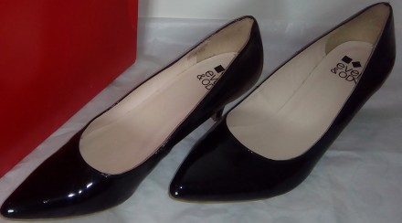 Туфли чорные лакированные на каблуке EVEN & ODD размер 39 на 38, длина стельки 2. . фото 2