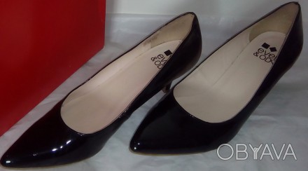 Туфли чорные лакированные на каблуке EVEN & ODD размер 39 на 38, длина стельки 2. . фото 1