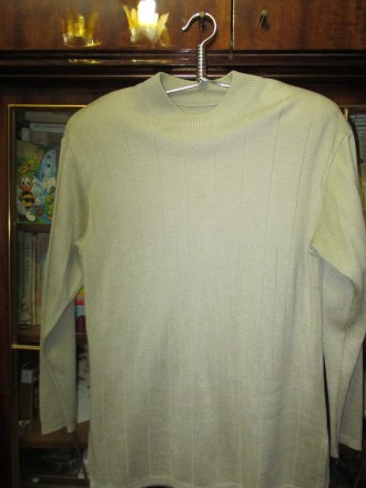 свитер шерстяной в хорошем состоянии,длина 75см,ширина-49см,длина рукава от плеч. . фото 3
