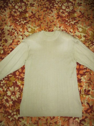 свитер шерстяной в хорошем состоянии,длина 75см,ширина-49см,длина рукава от плеч. . фото 2